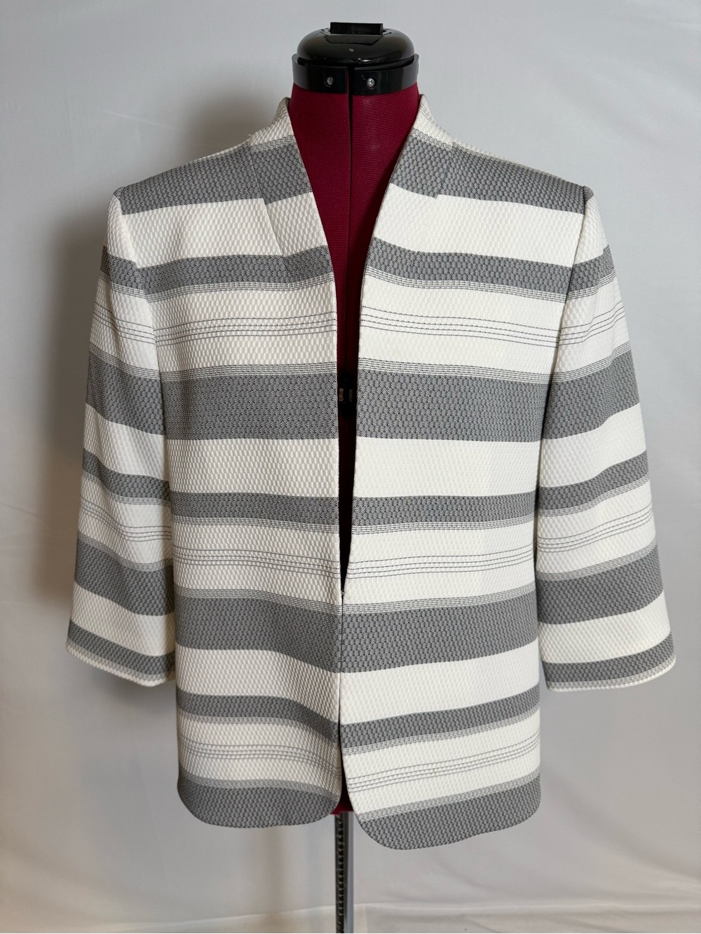 Preston & York Textured Knit Blazer Size 8 Grey & White Open Front 3/4 Sleeves